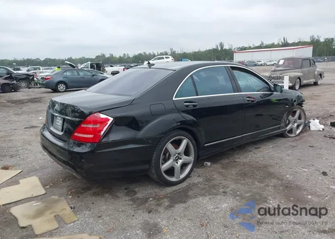 2012 Mercedes-Benz S 550 z USA, uszkodzony, nr VIN WDDNG7DB8CA440302